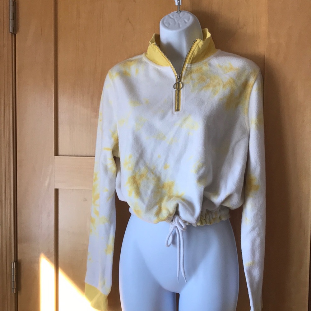Size L yellow and white tidied long sleeve